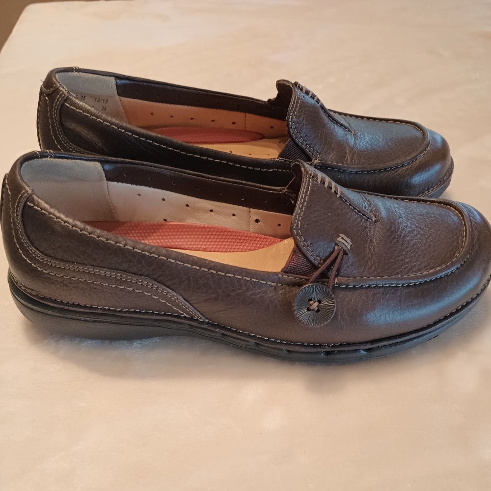Clarks "Unstructured" Brown Leather Slip-On Loafers